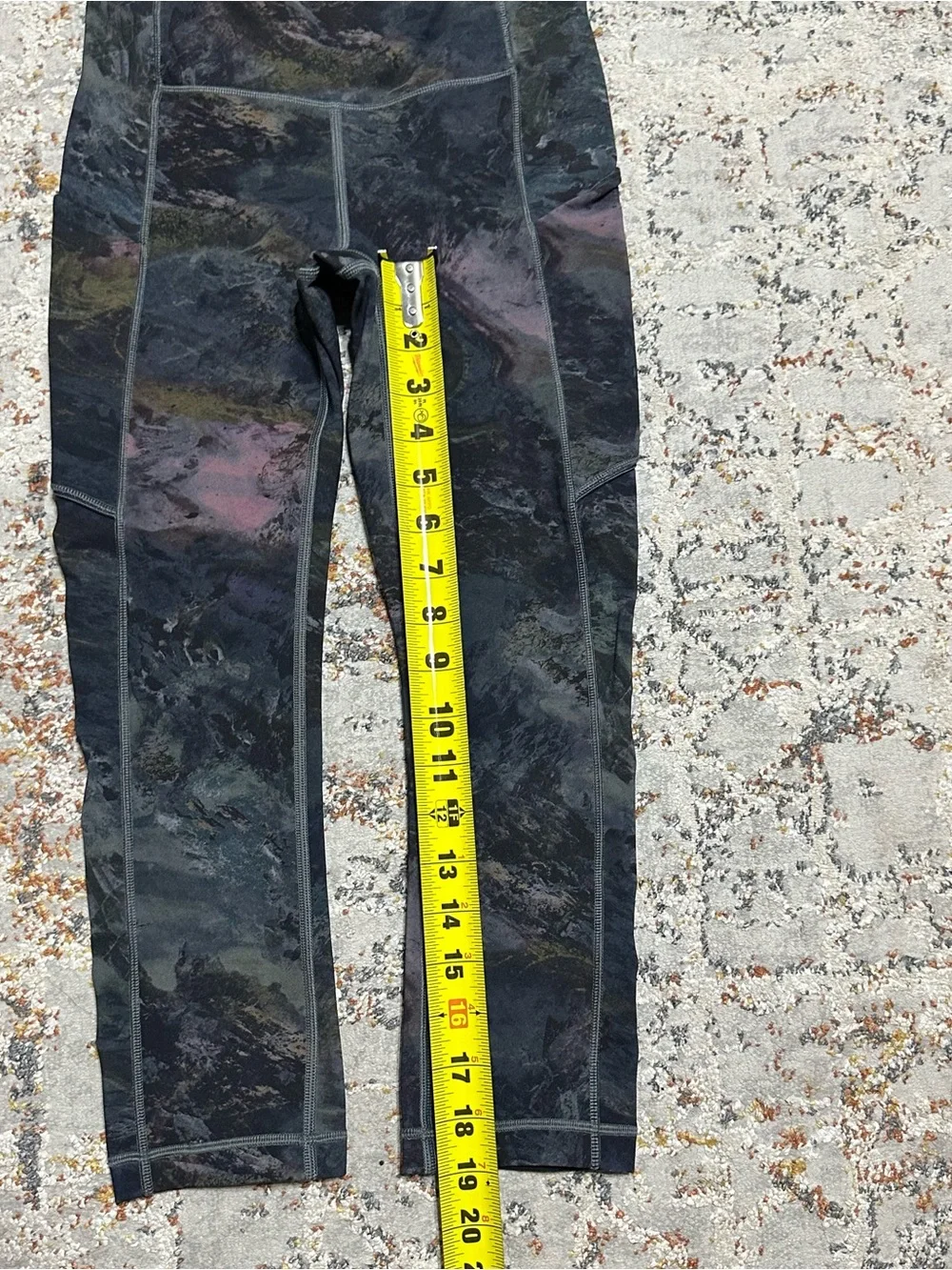 Lululemon Speed Up Crop in Radiant Multi color size 2